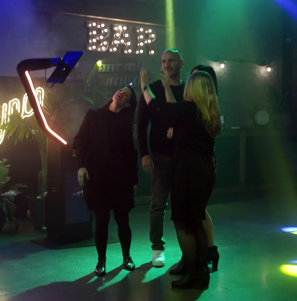 עמדות צילום מגניבות לאירועים TAGBOX