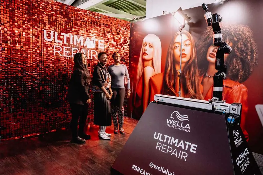 עמדת צילום לאירועים ממותגת GLAMBOT