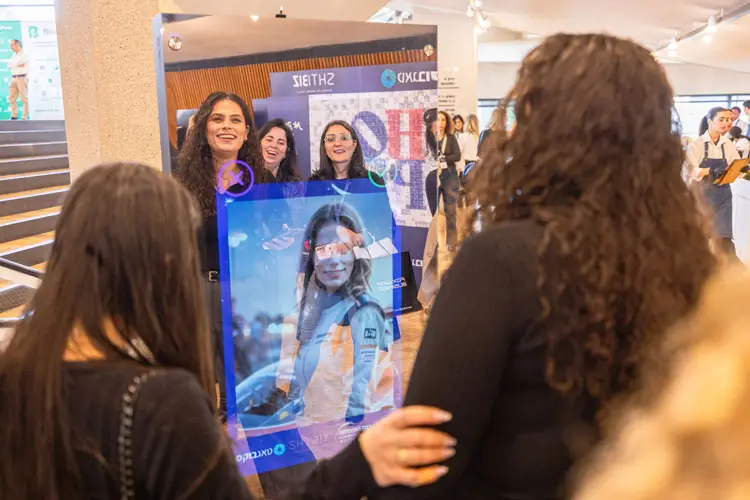 מראת צילום AI