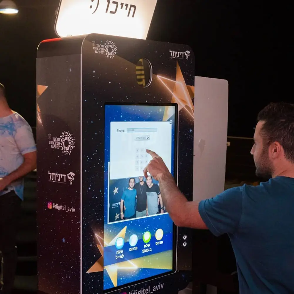 עמדת צילום לאירועים tagbox studio